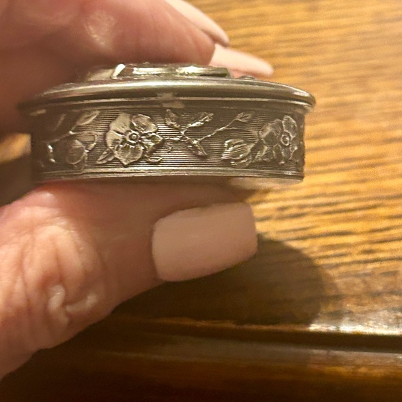 Old Tiny Silver Trinket or Pill Box - Picture 3 of 8